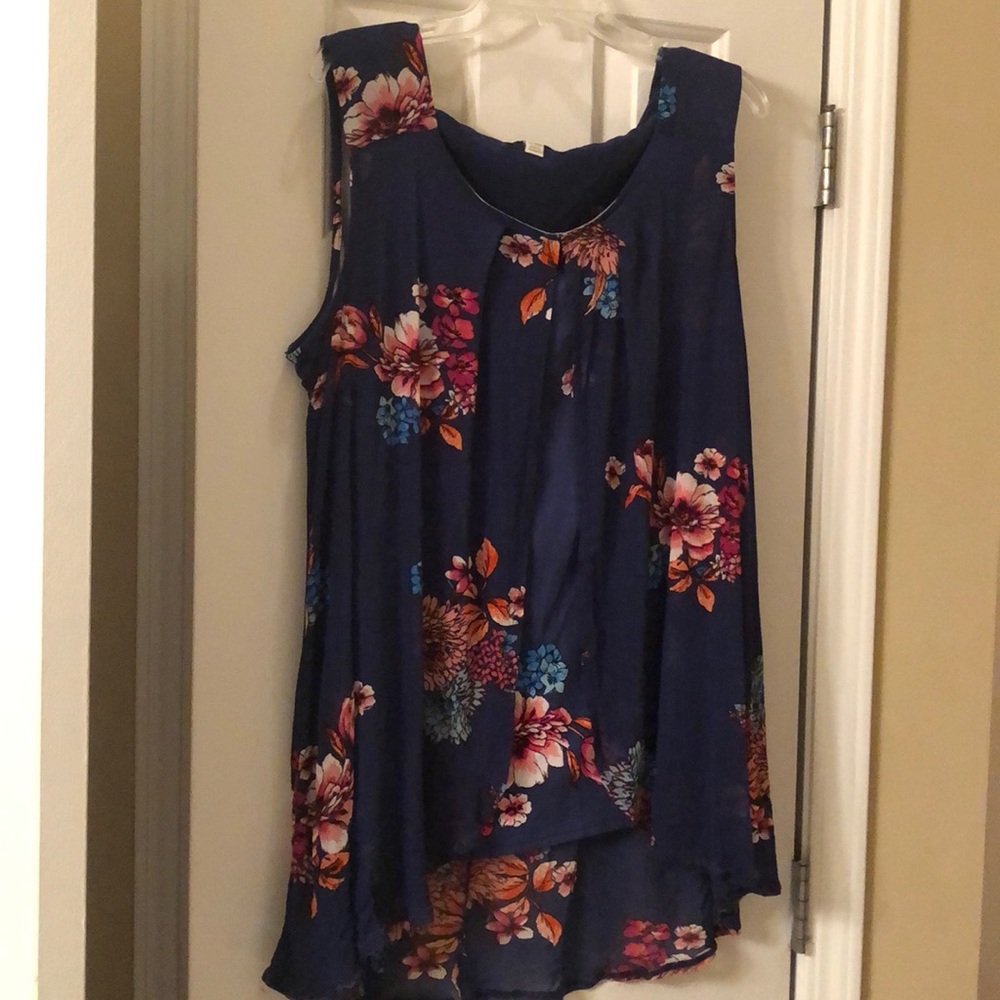Flowered tank blouse with sewn on cape